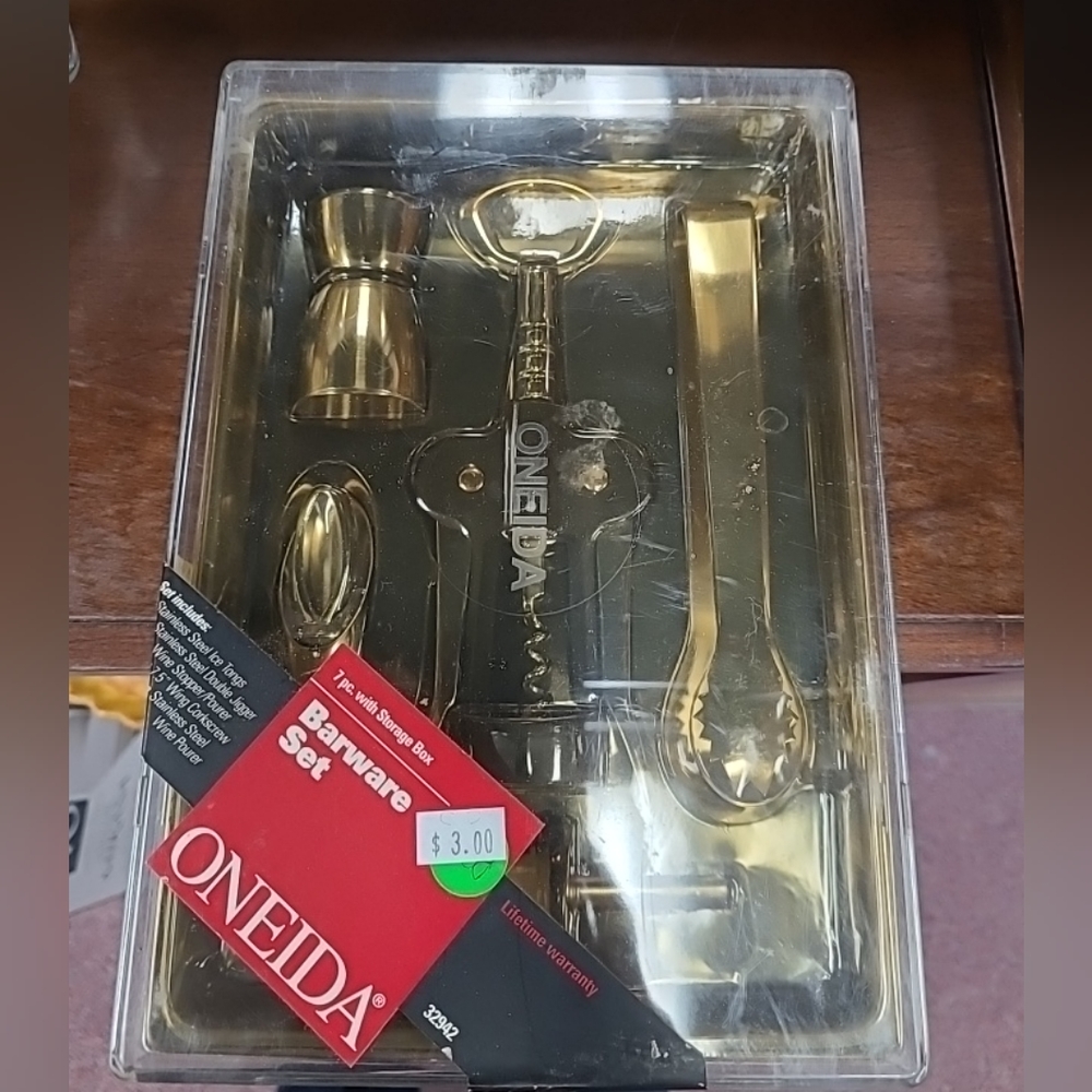 Oneida 7 piece bar set.